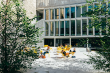  Étudiants dans la cour Notre Dame des Champs